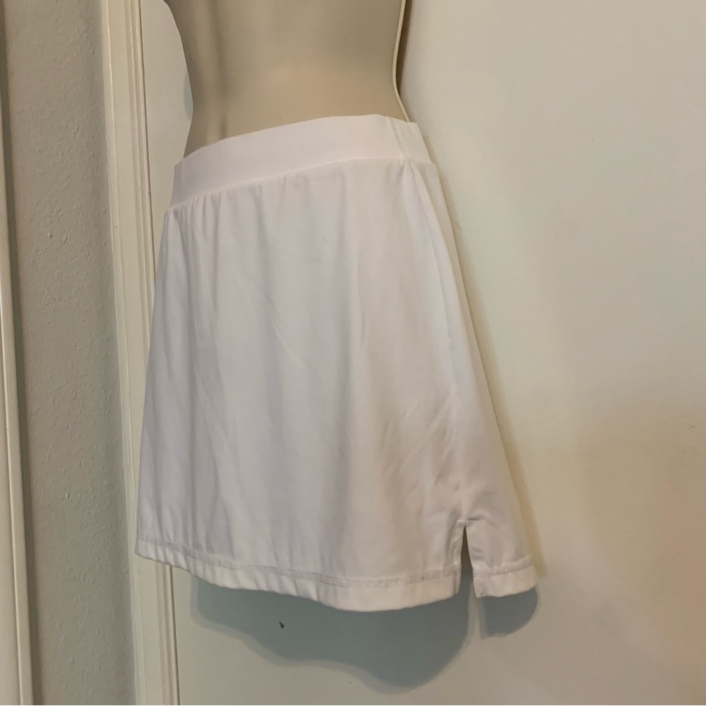 Automet Athletic Classic white Skort Subtle Side Slits short has Lg pocket XS